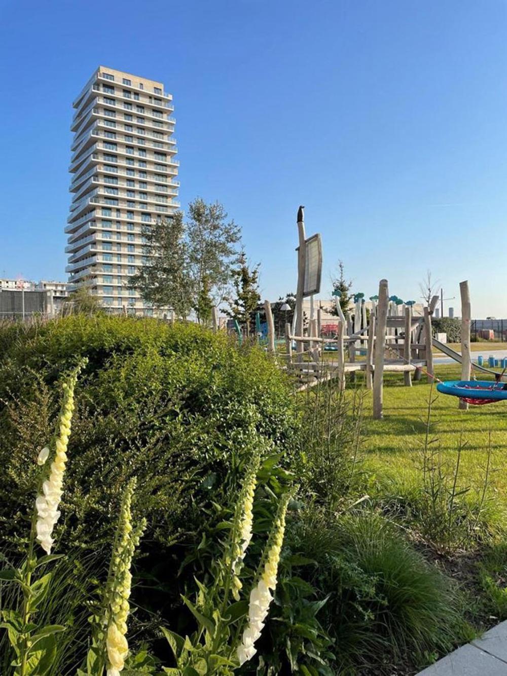 Central Park Tower Sea View Residence with pool and gym