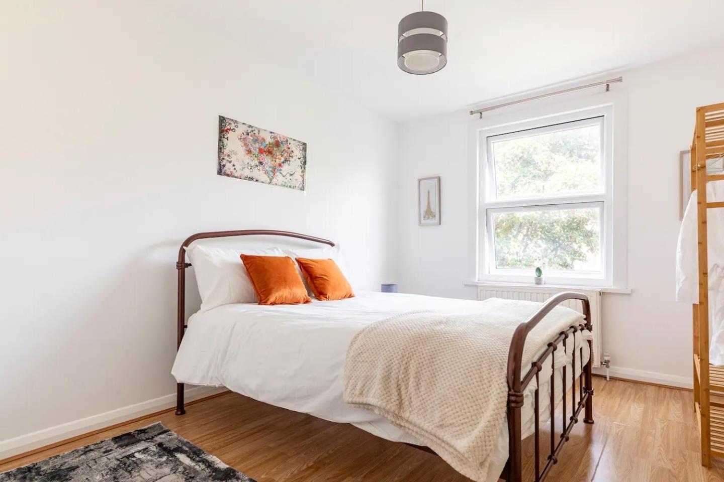 Large, Bright and Spacious 3 Bed Flat in London