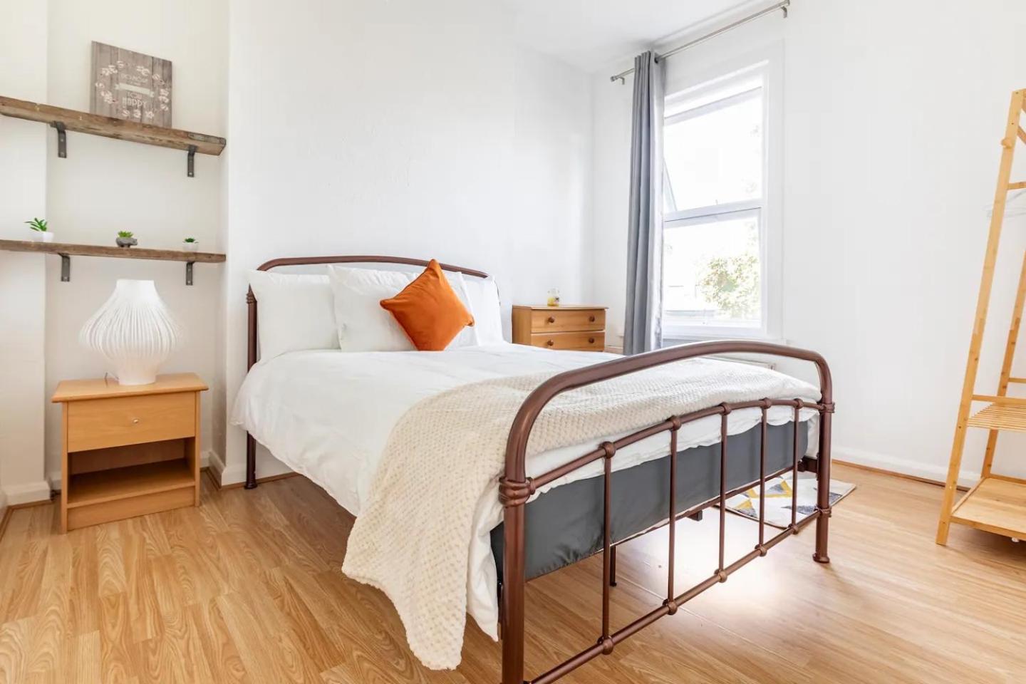 Large, Bright and Spacious 3 Bed Flat in London