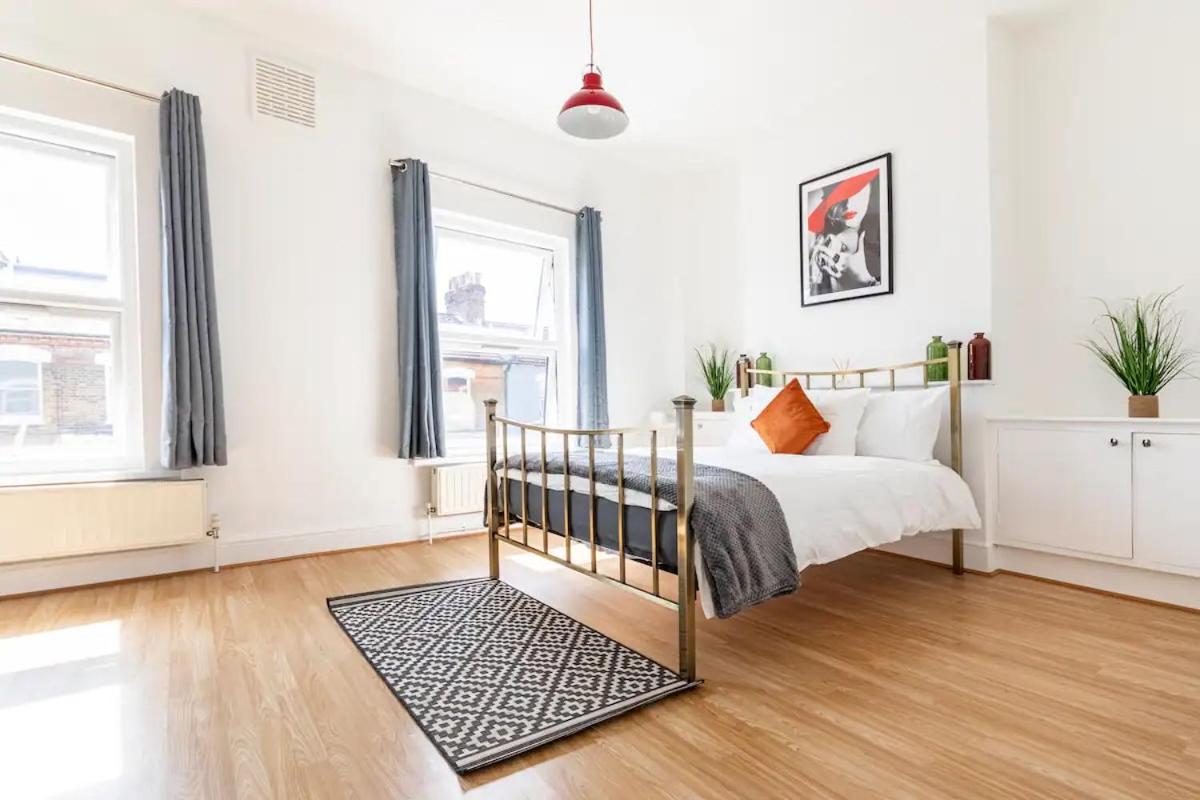 Large, Bright and Spacious 3 Bed Flat in London