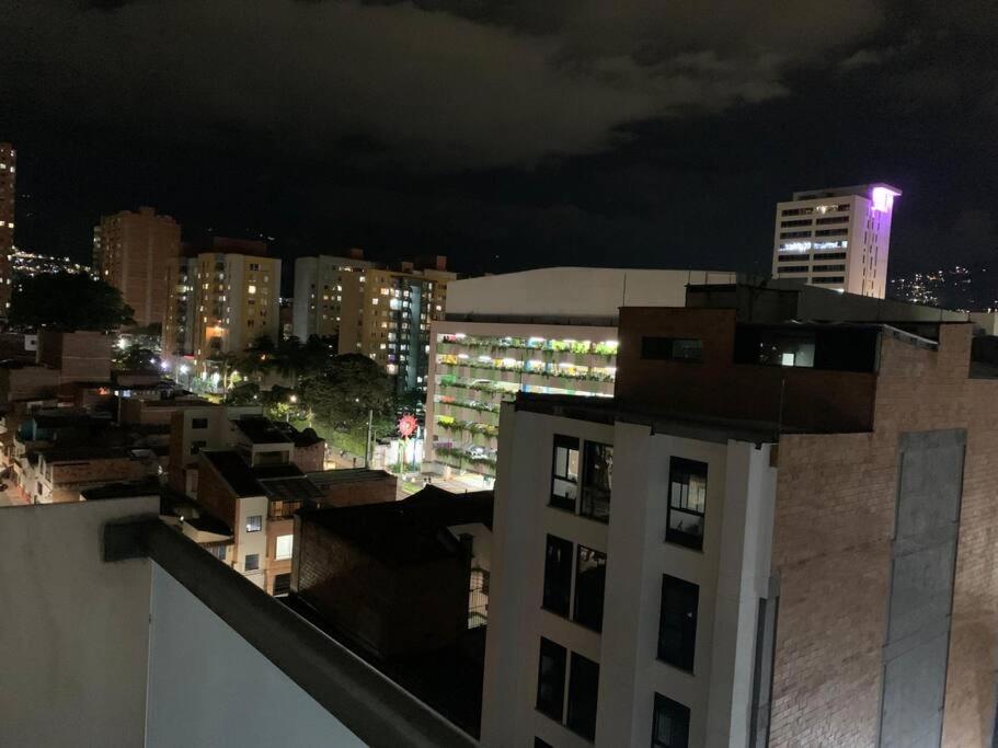 906. Apartamento cerca al sector de laureles