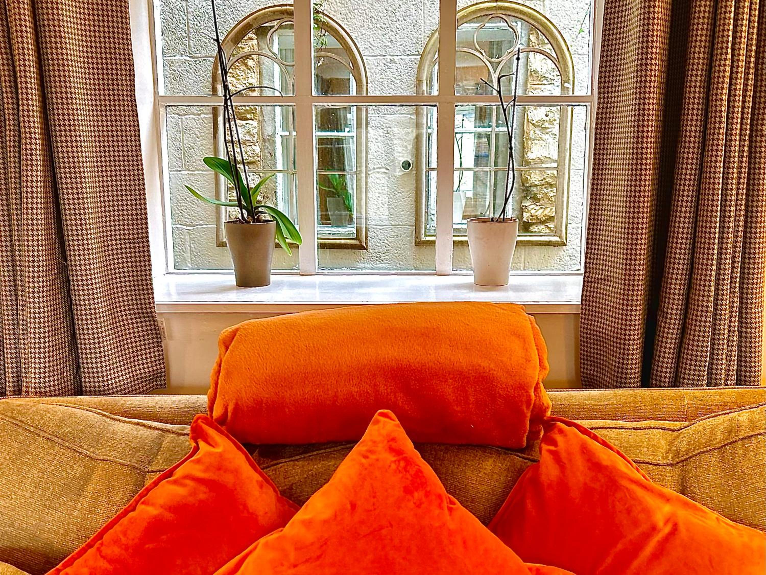 Stroud Vacations - Springbank Cottage by MaisonPro - Property Image 9