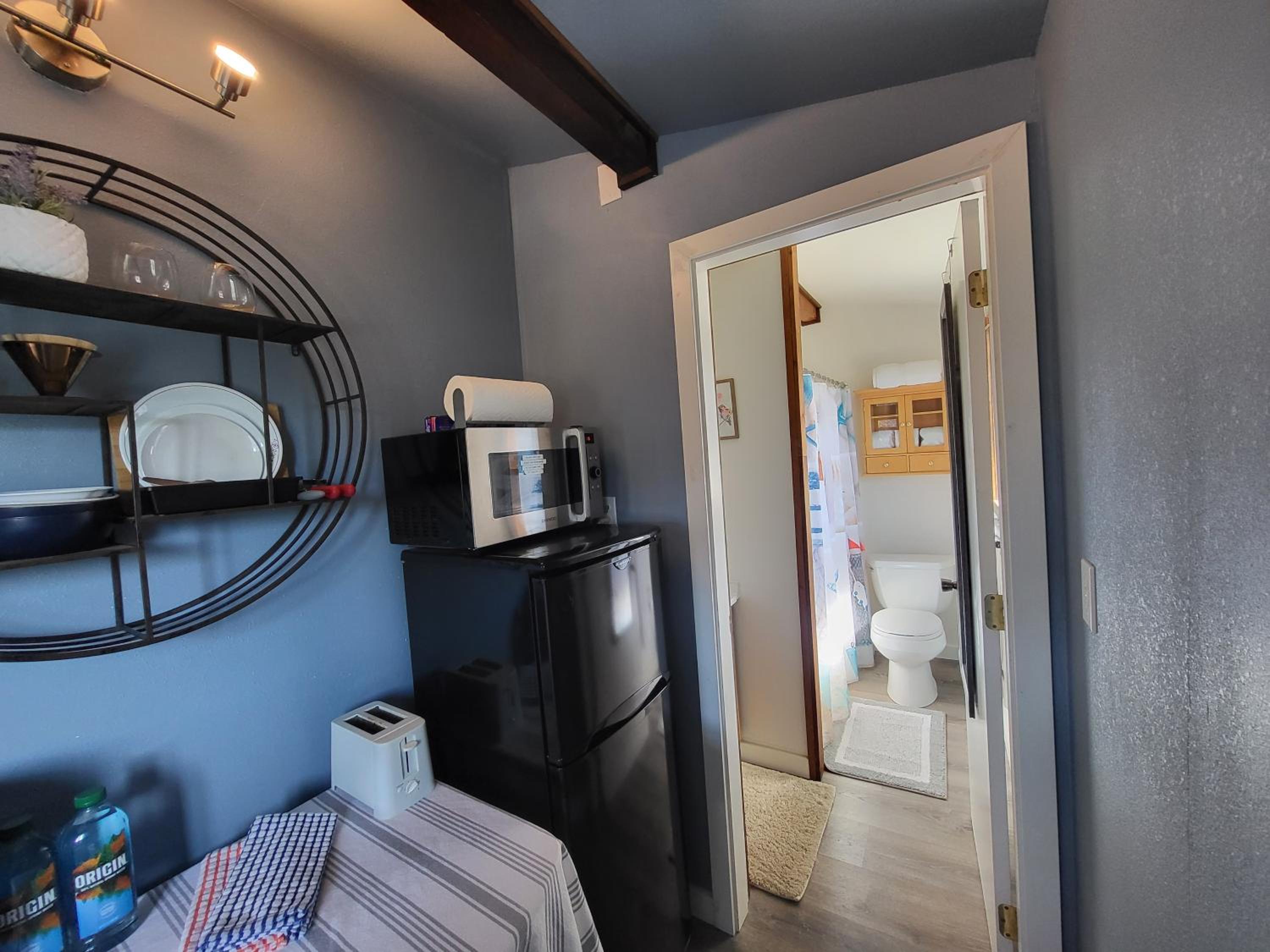2nd Floor Studio #4 with Ocean View and Covered Deck view 5