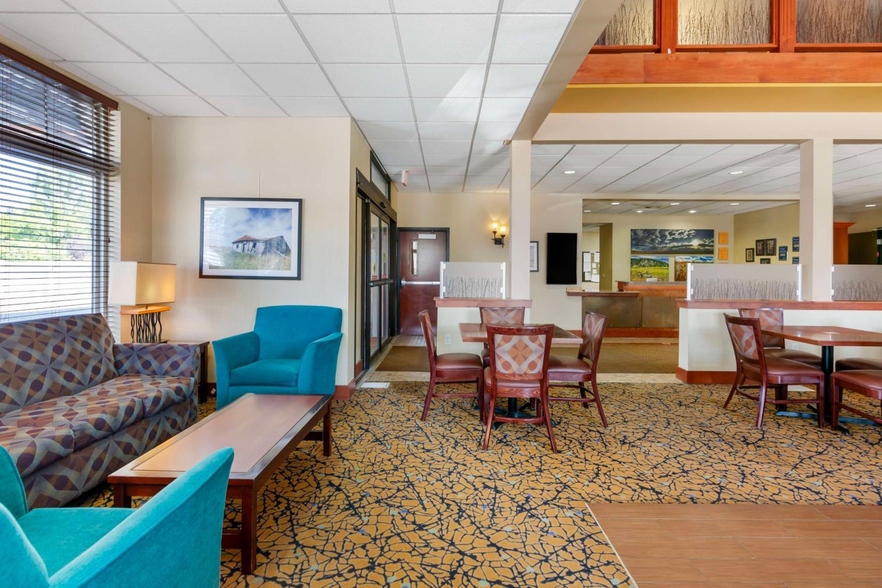 Best Western Golden Prairie Inn and Suites
