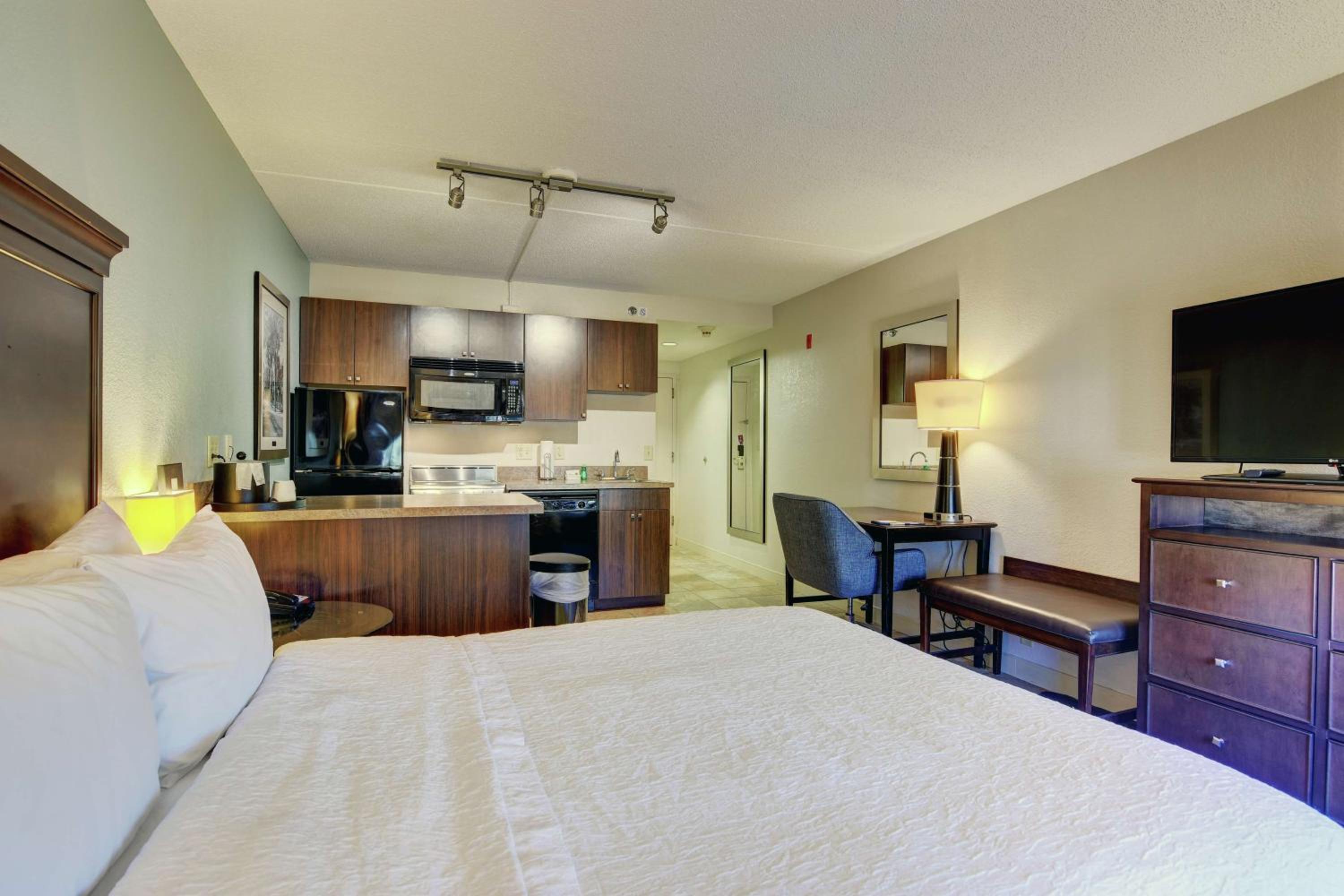 Portsmouth Vacations - Hampton Inn Portsmouth Central - Property Image 4
