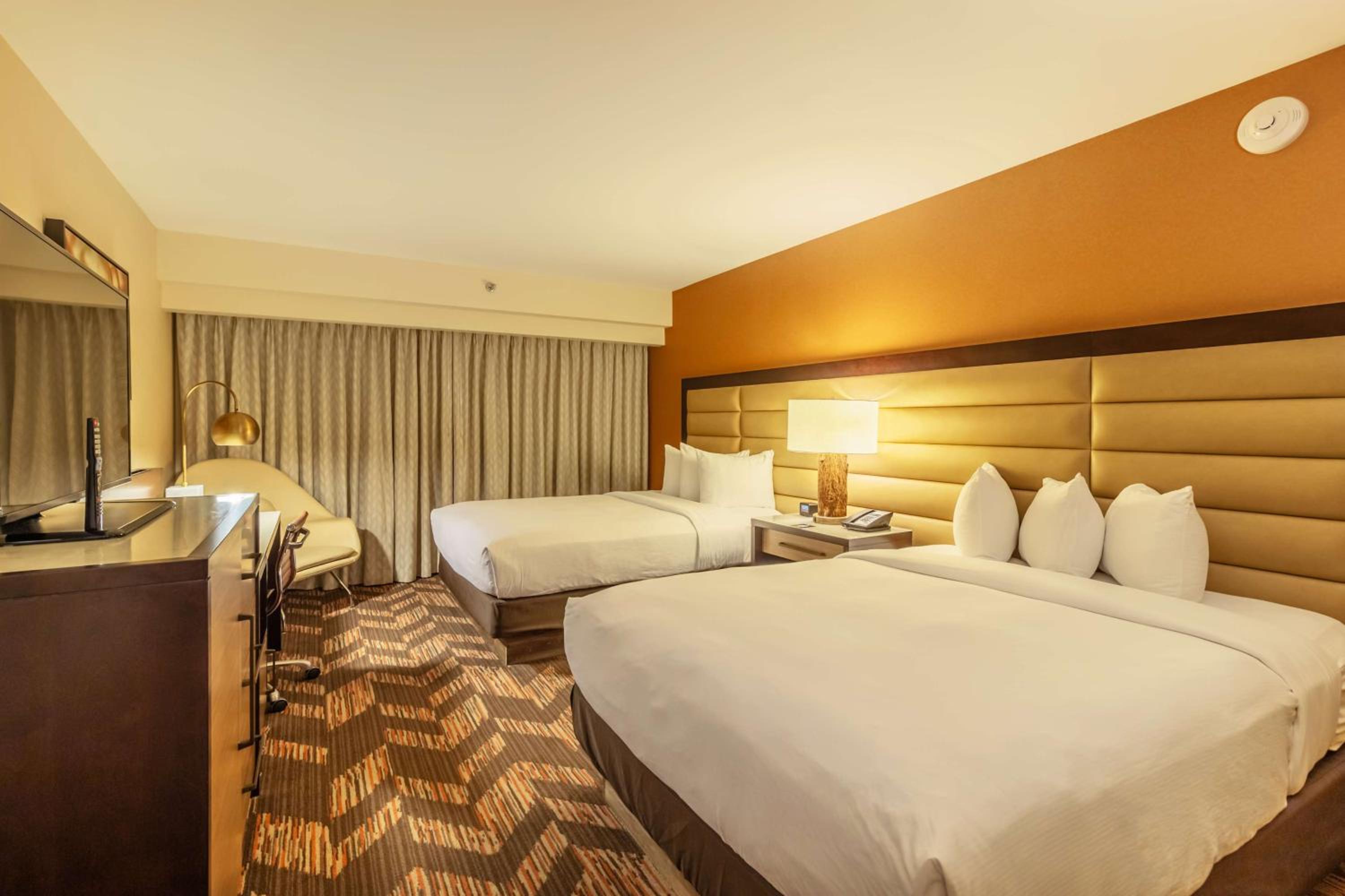 Lawrence Vacations - DoubleTree by Hilton Lawrence - Property Image 32