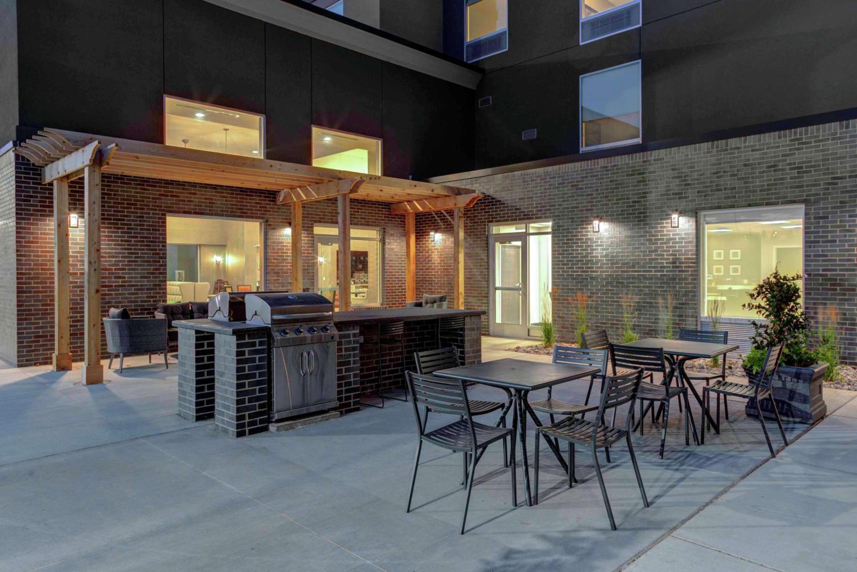 Lansing Vacations - Homewood Suites By Hilton Lansing Eastwood - Property Image 1
