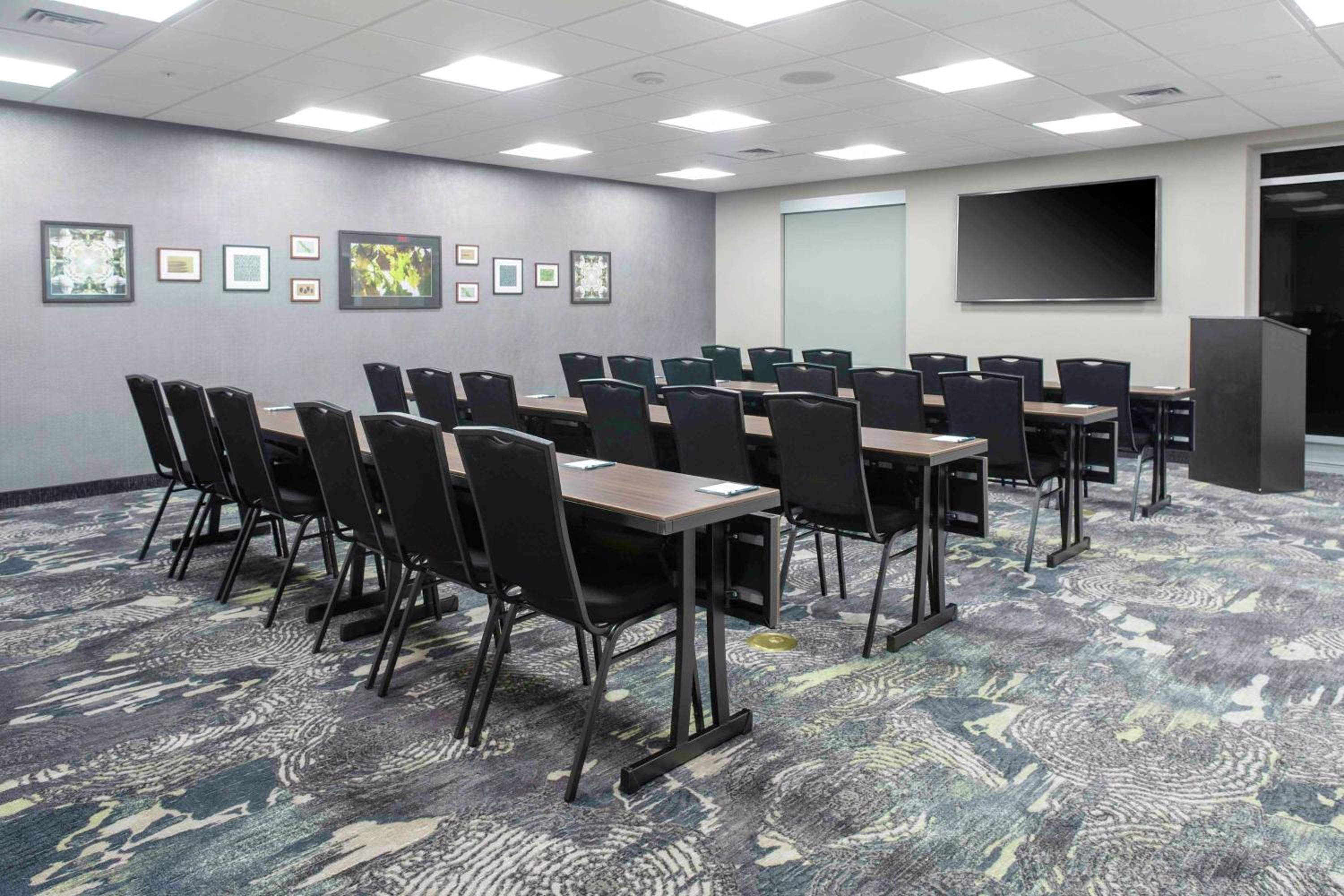 Lansing Vacations - Homewood Suites By Hilton Lansing Eastwood - Property Image 11
