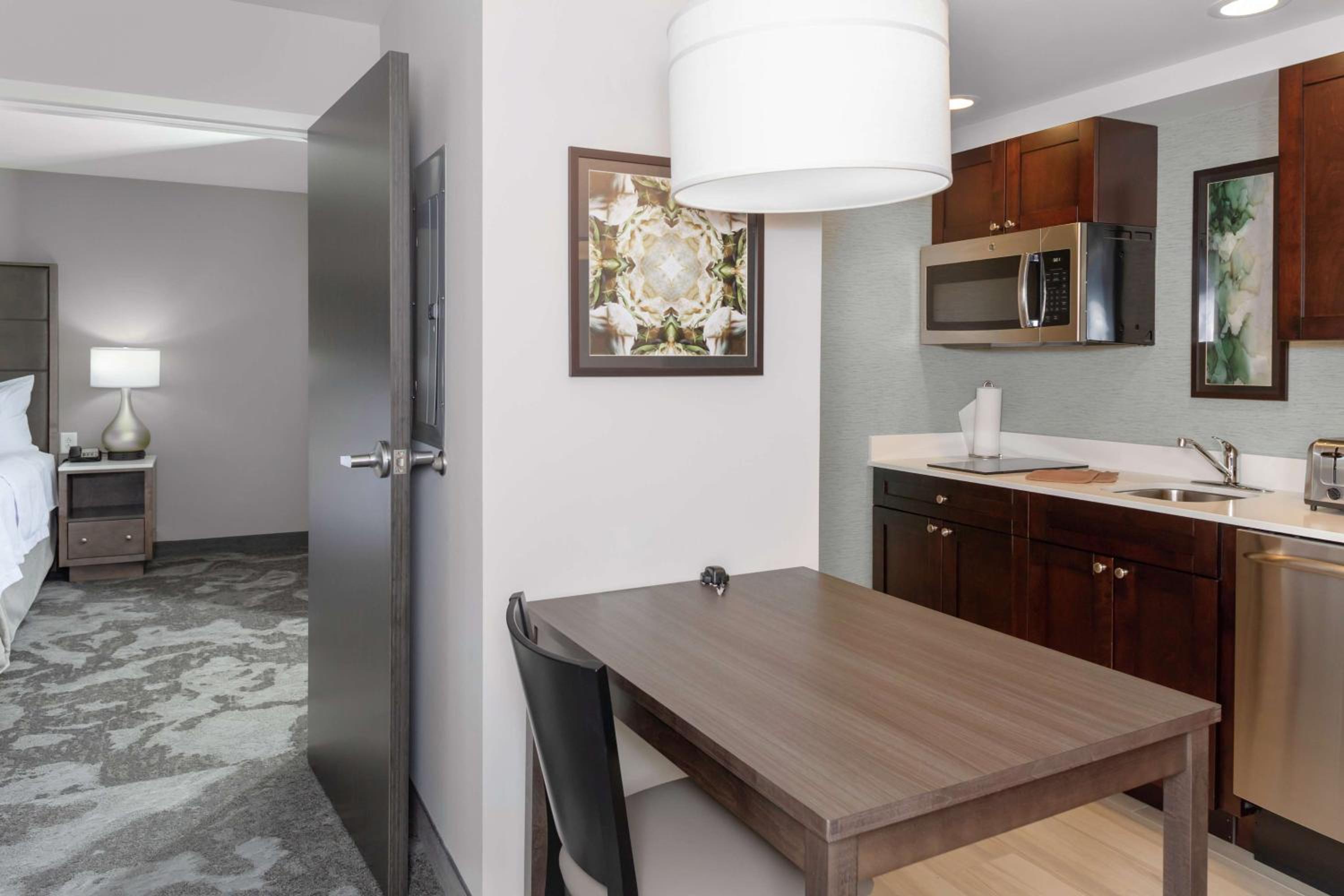 Lansing Vacations - Homewood Suites By Hilton Lansing Eastwood - Property Image 7