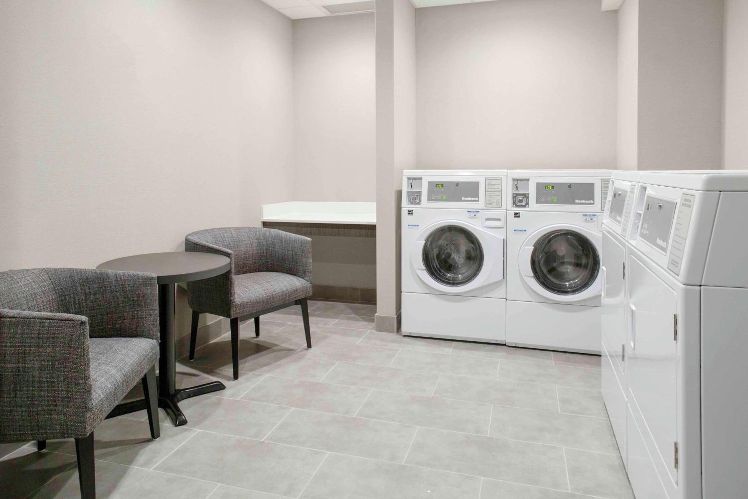 Lansing Vacations - Homewood Suites By Hilton Lansing Eastwood - Property Image 4