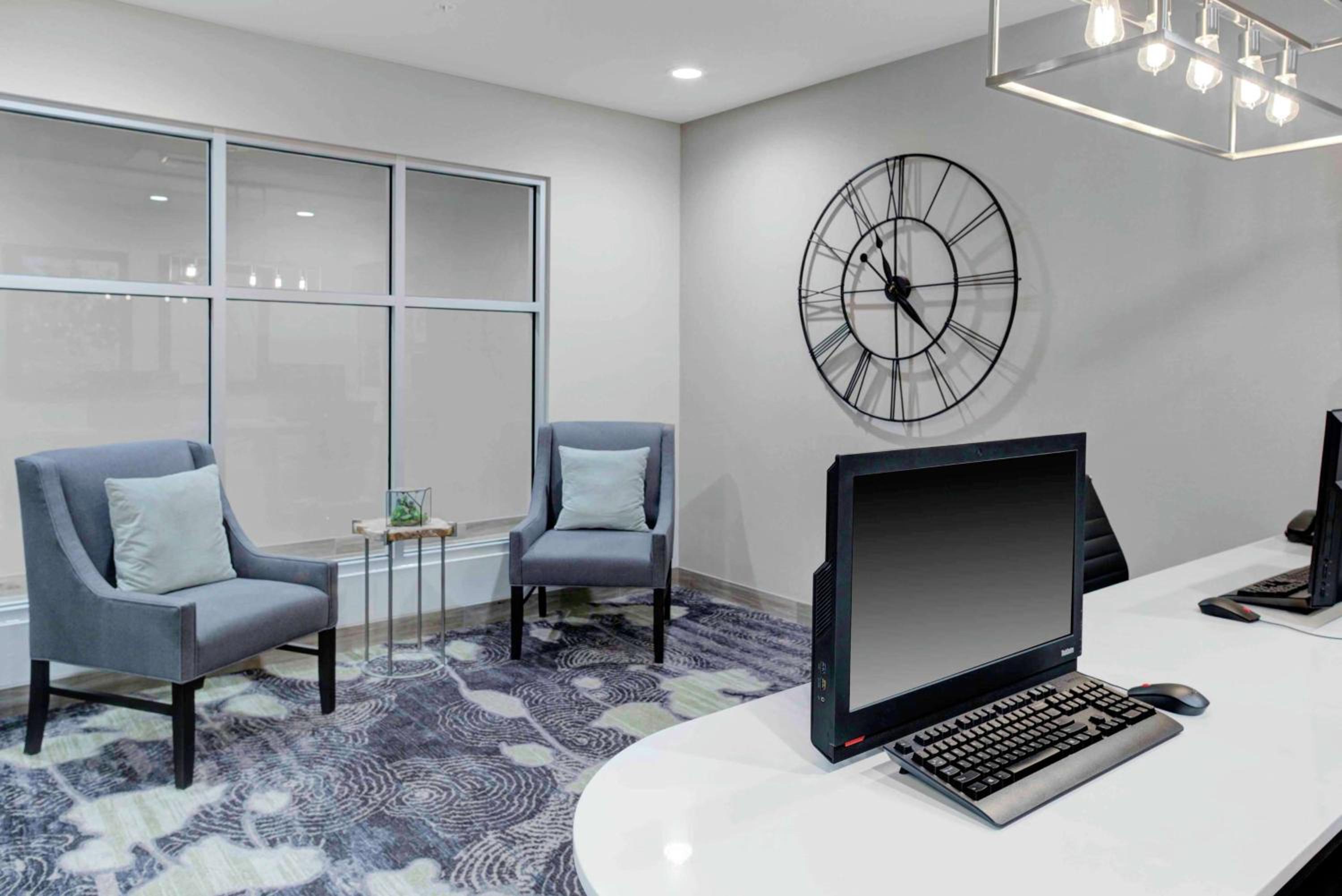Lansing Vacations - Homewood Suites By Hilton Lansing Eastwood - Property Image 3