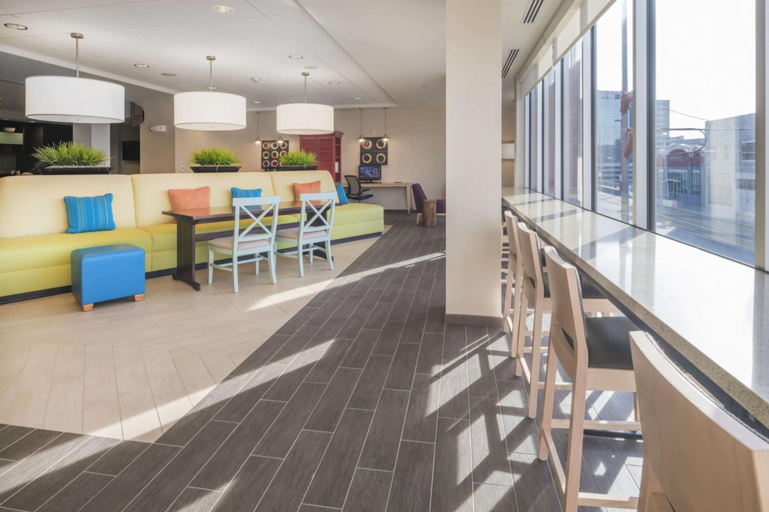 Kansas City Vacations - Home2 Suites Kansas City Downtown - Property Image 1