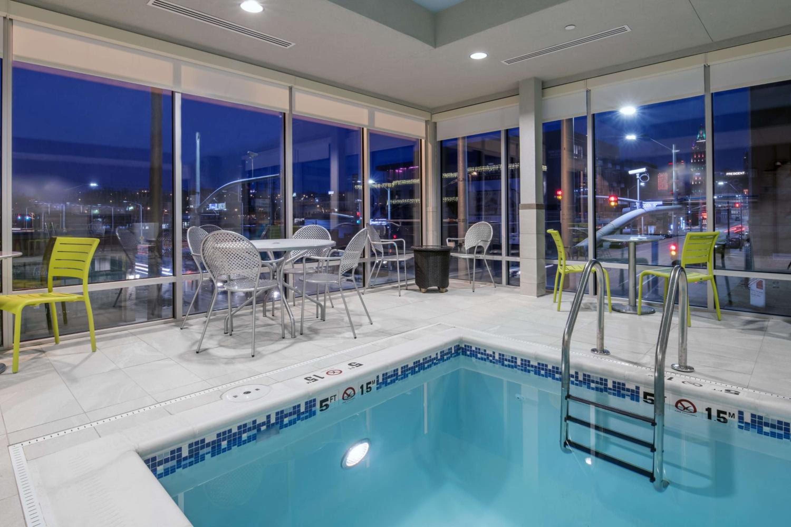 Kansas City Vacations - Home2 Suites Kansas City Downtown - Property Image 12