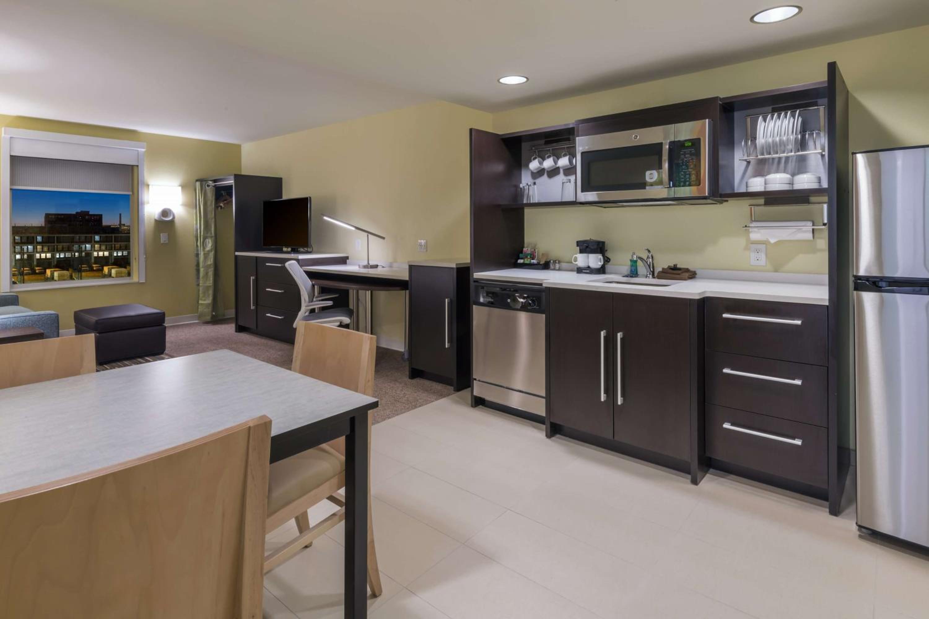 Kansas City Vacations - Home2 Suites Kansas City Downtown - Property Image 3