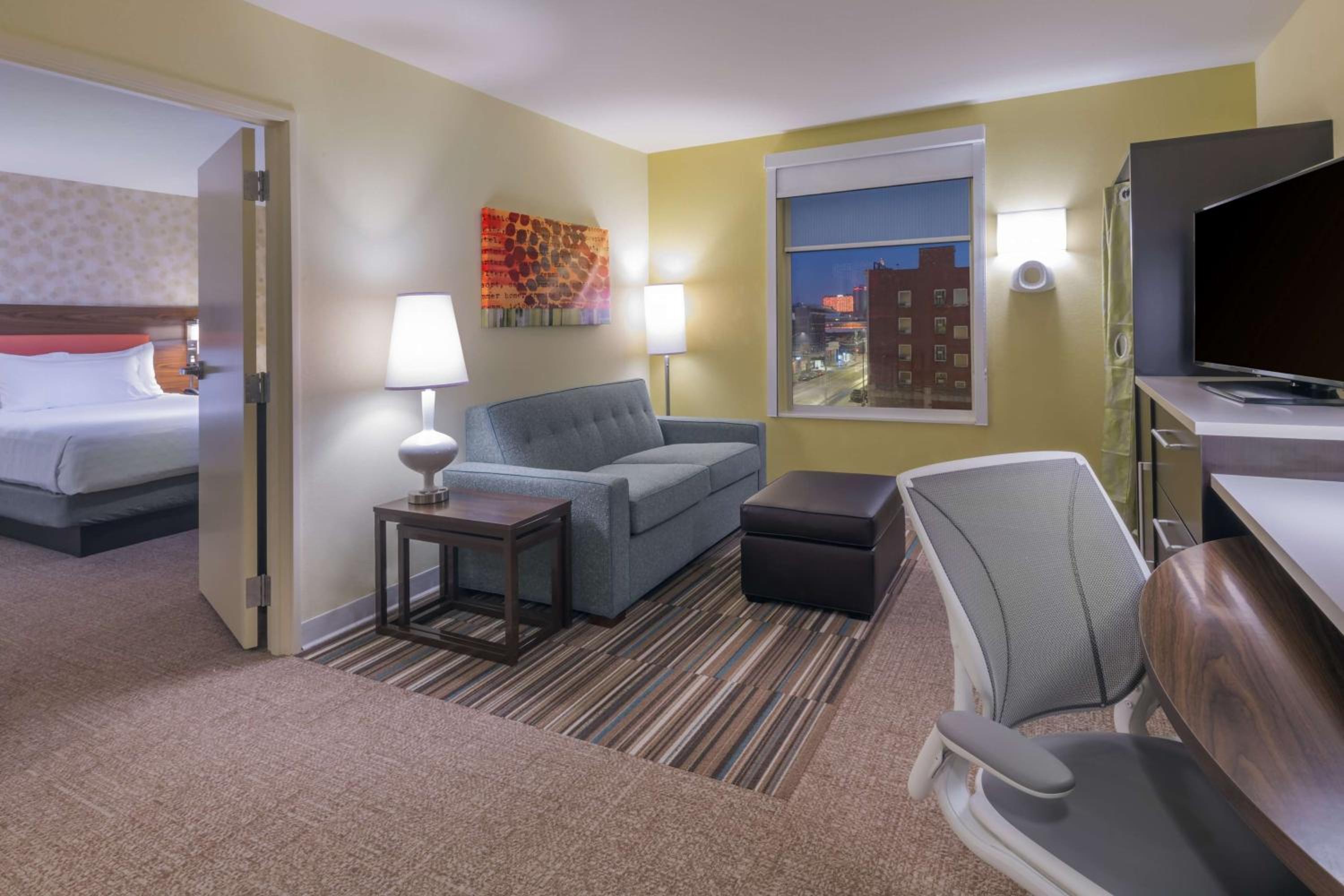 Kansas City Vacations - Home2 Suites Kansas City Downtown - Property Image 2