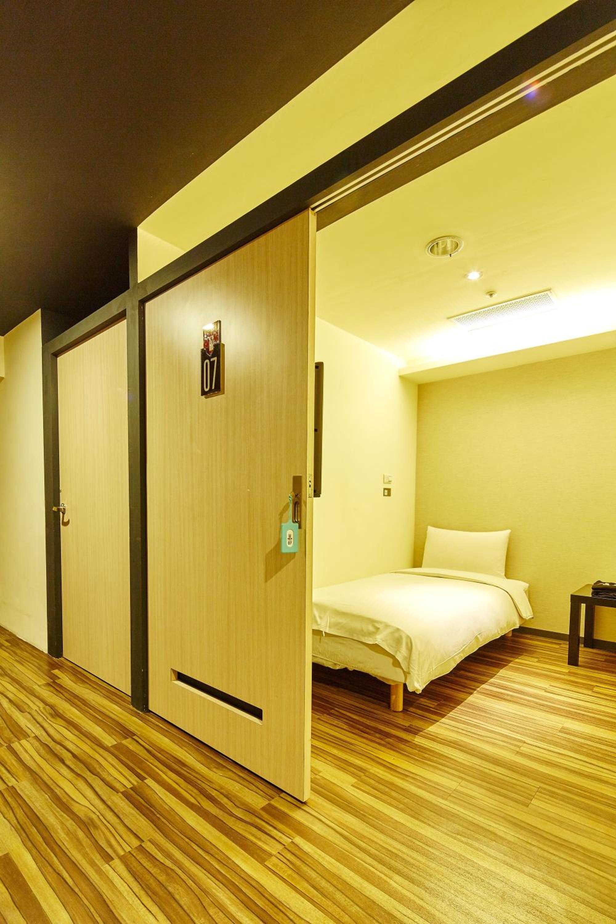 Single inn- KAOHSIUNG LINSEN