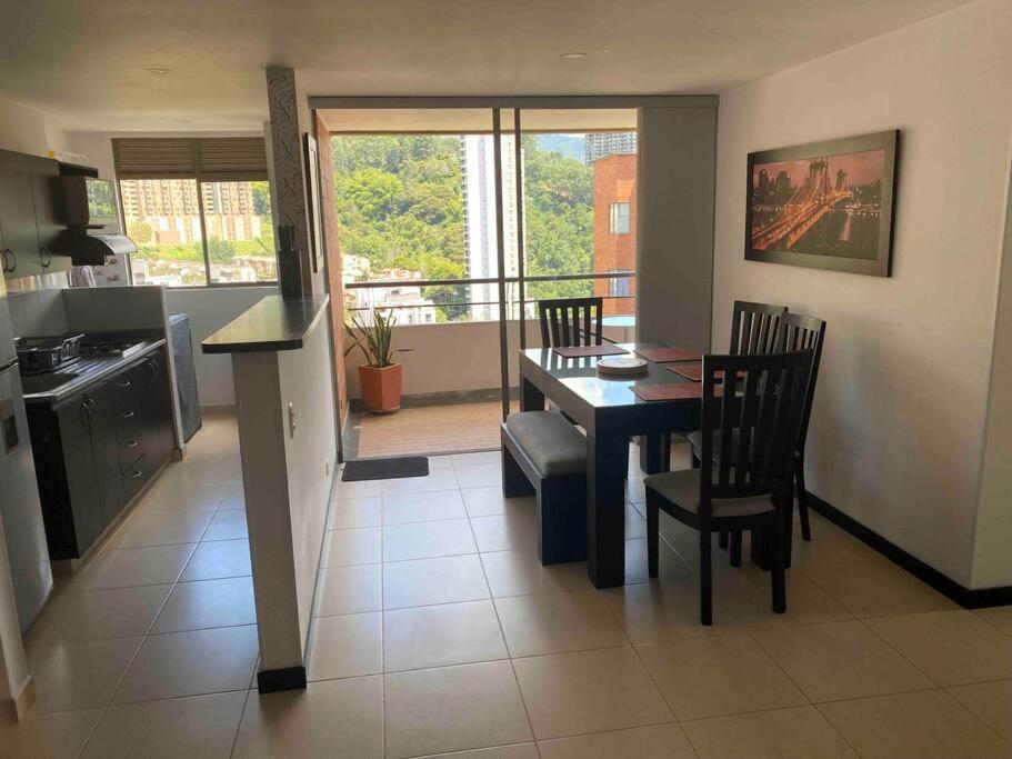 Entre palmas de San Diego 6 Pax