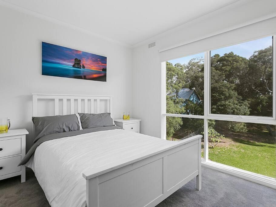 BLAIRGOWRIE VIEWS..front beach location location.