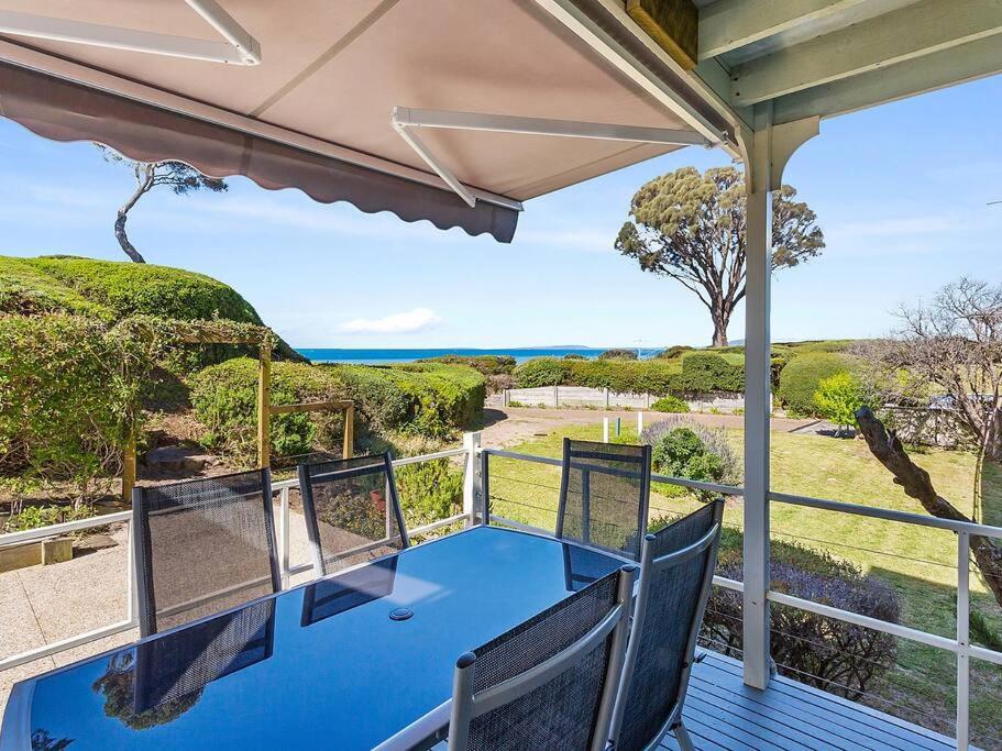 BLAIRGOWRIE VIEWS..front beach location location.