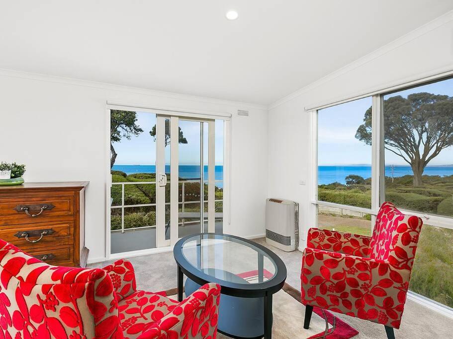 BLAIRGOWRIE VIEWS..front beach location location.