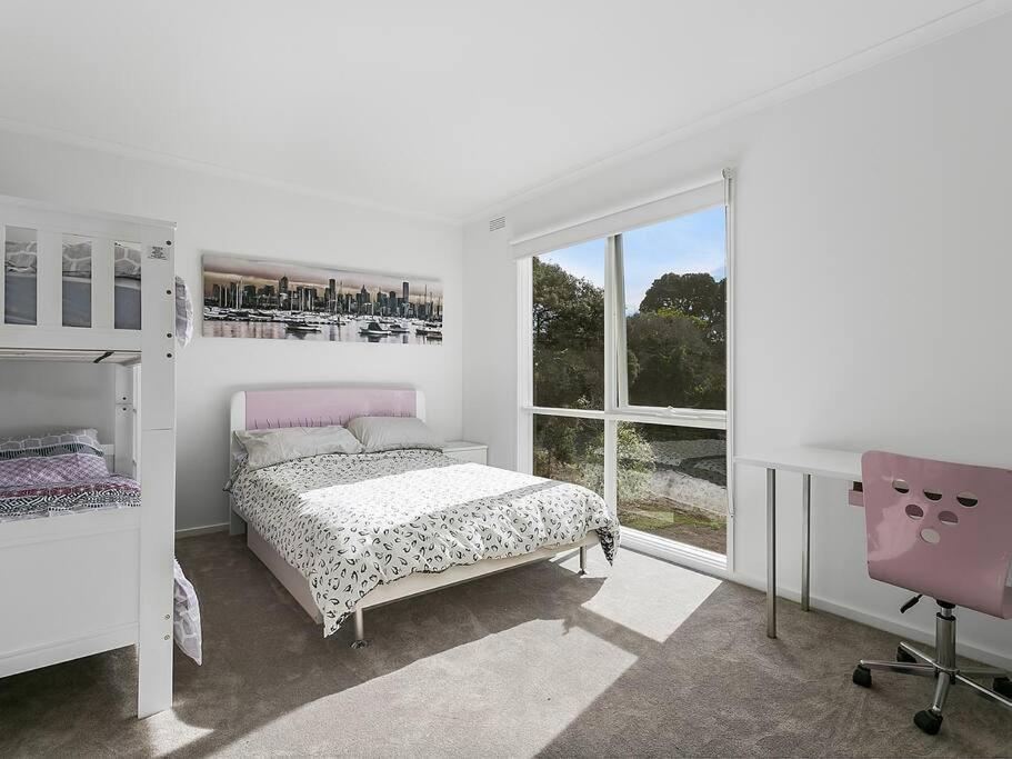 BLAIRGOWRIE VIEWS..front beach location location.
