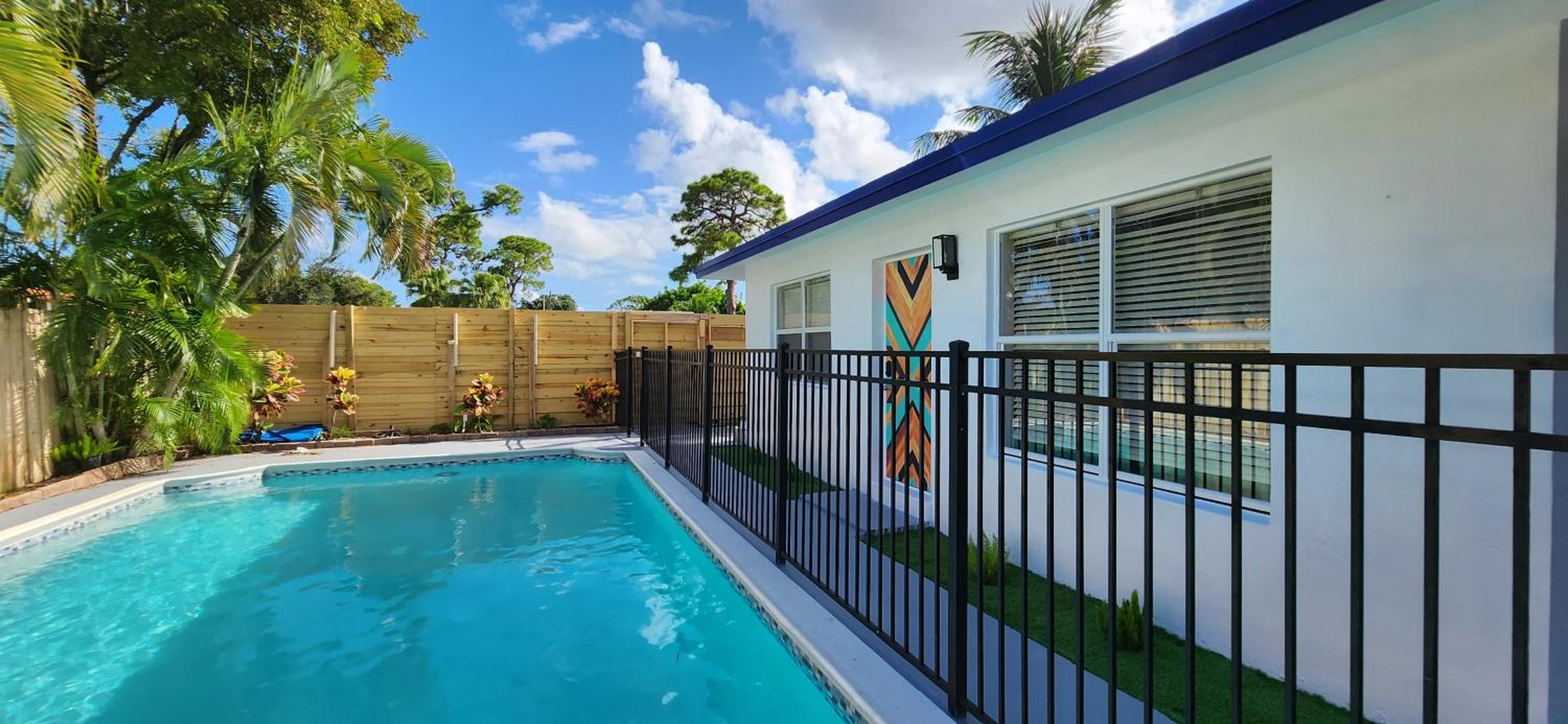 Private Home, KING Room- Pool & Patios - Near Beaches & Dining, photo 30