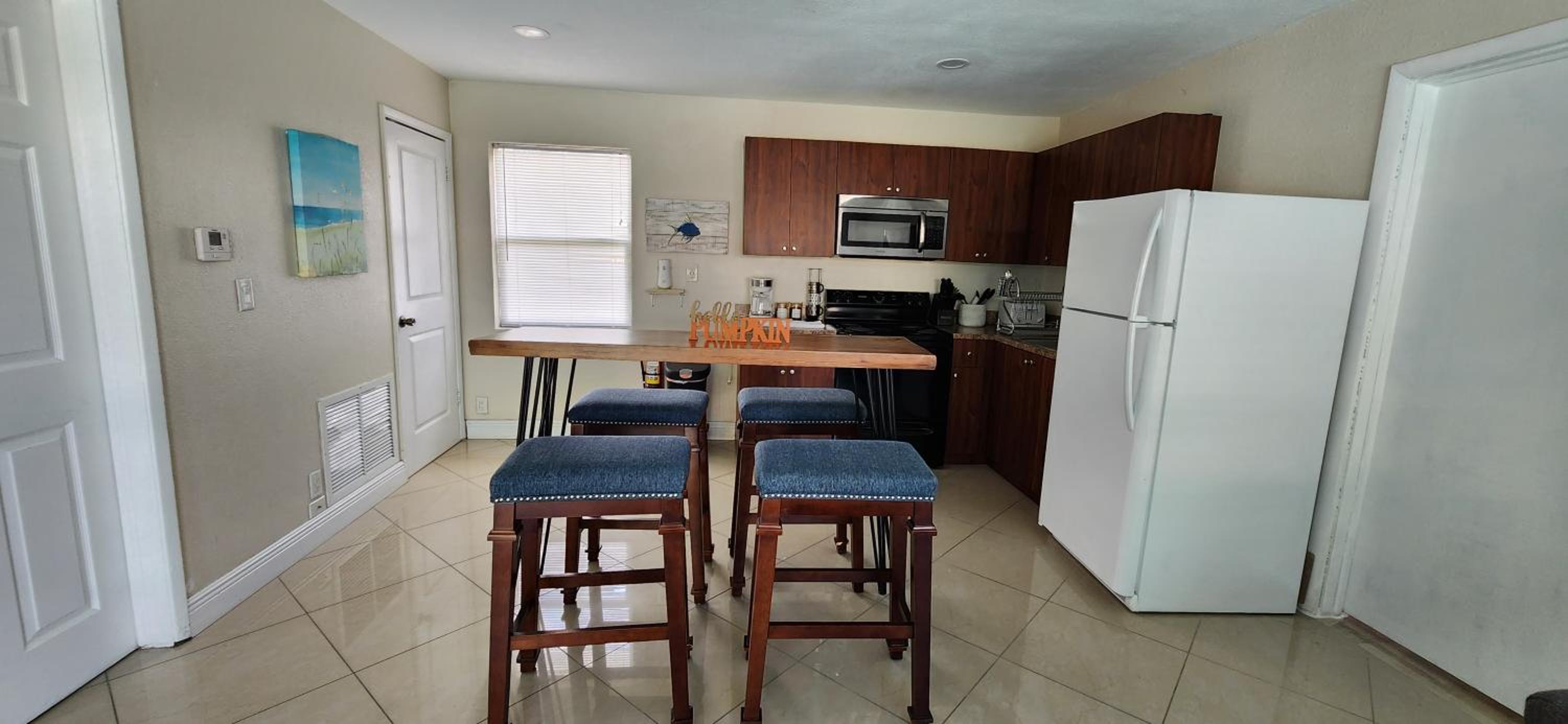 Private Home, KING Room- Pool & Patios - Near Beaches & Dining, photo 35