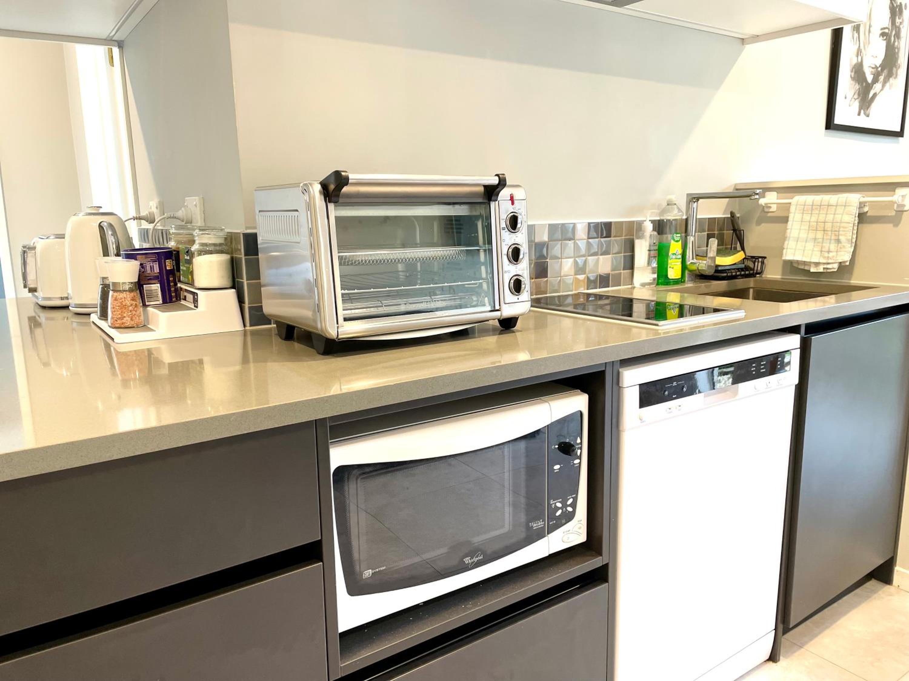 Modern Private 2 Bedroom Home-unit in Albany with Netflix photo 5