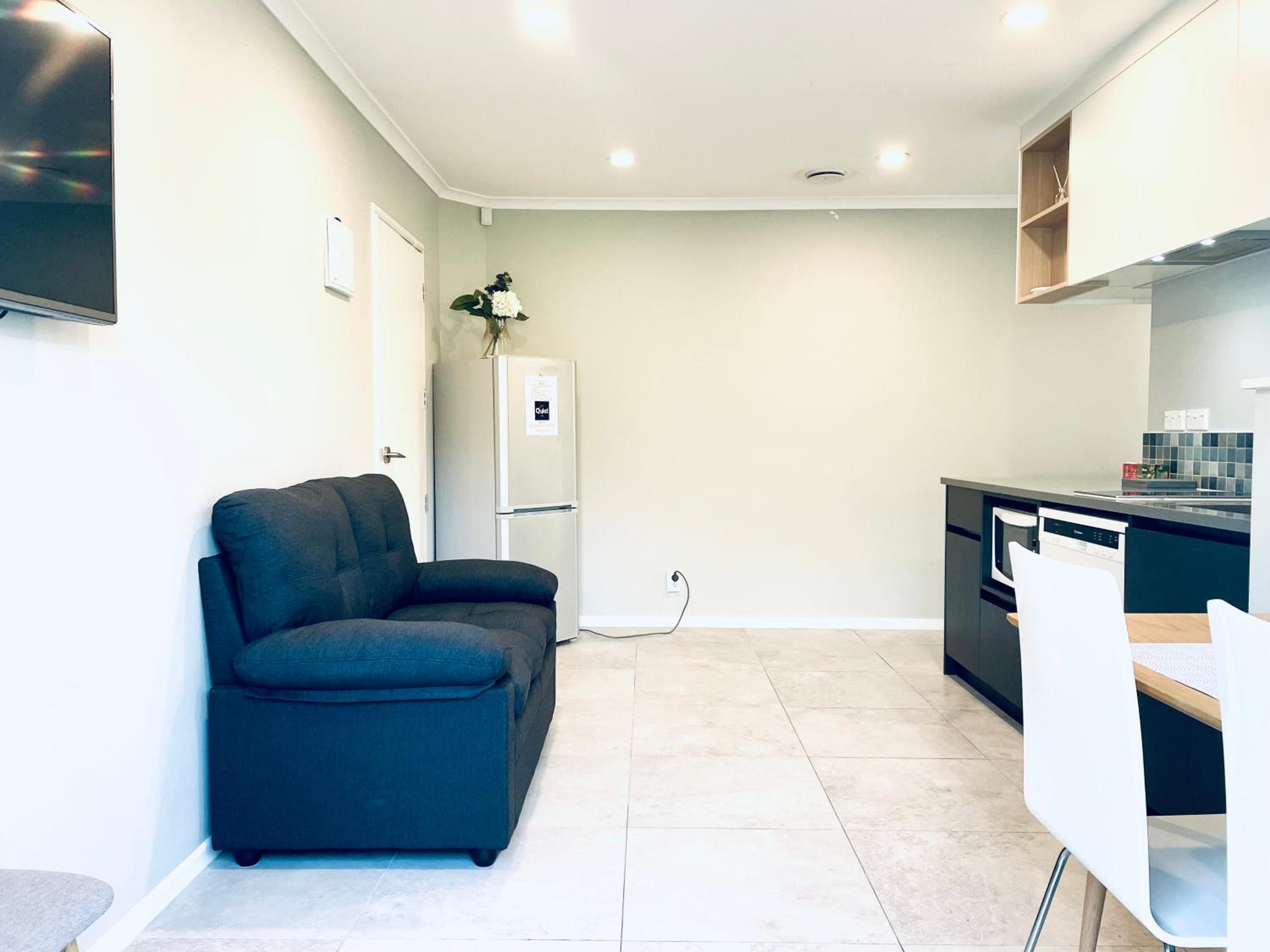 Modern Private 2 Bedroom Home-unit in Albany with Netflix, photo 9