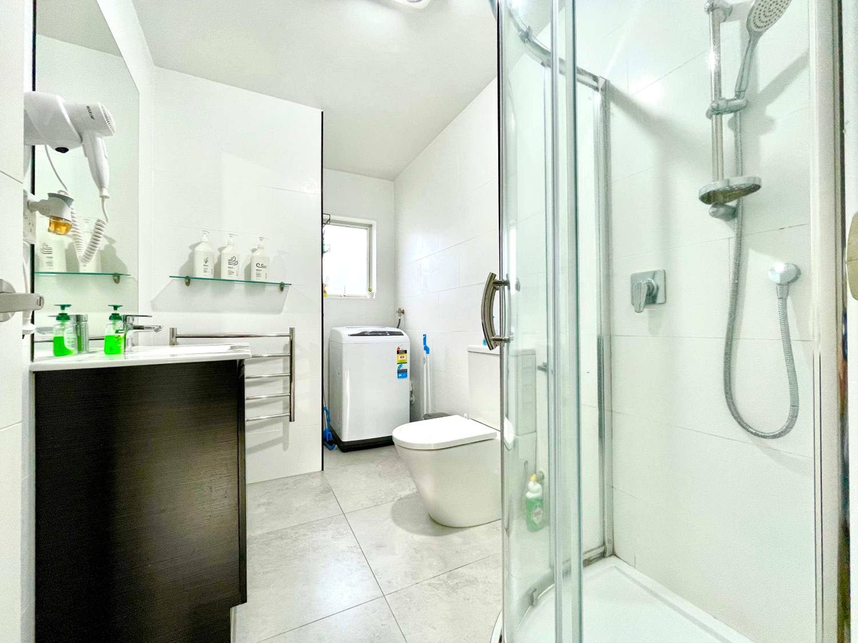 Modern Private 2 Bedroom Home-unit in Albany with Netflix
