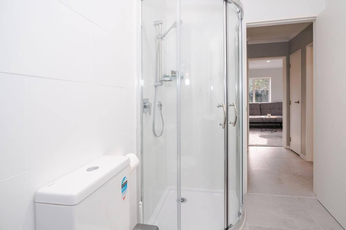 Modern Private 2 Bedroom Home-unit in Albany with Netflix