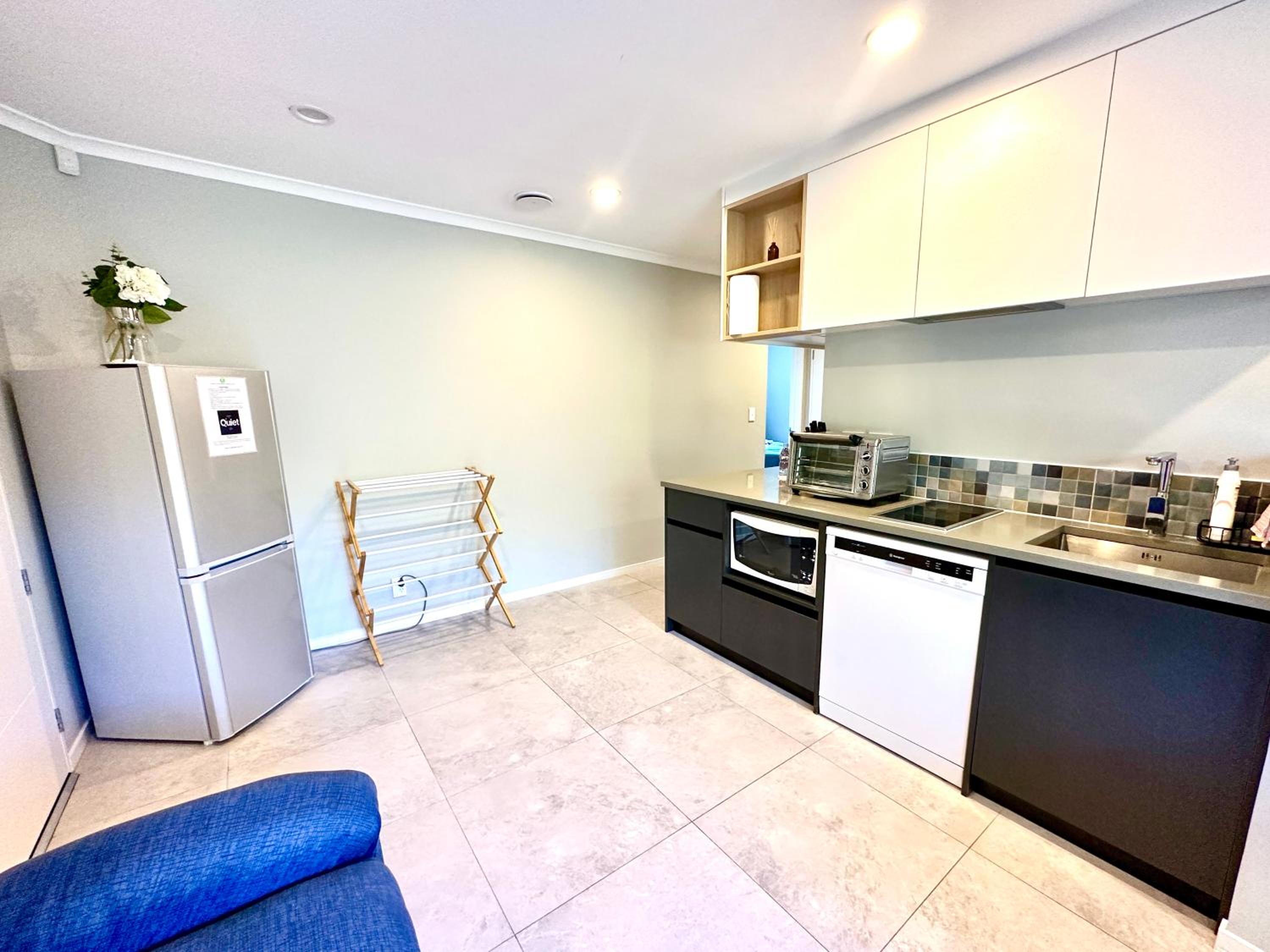 Modern Private 2 Bedroom Home-unit in Albany with Netflix, photo 18