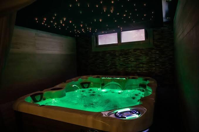 Charming Marina Crib Pool Beach Gym Spa