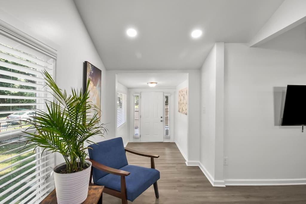 4-Bed 2-Bath Pet Friendly Home in Heart of Atlanta view 4