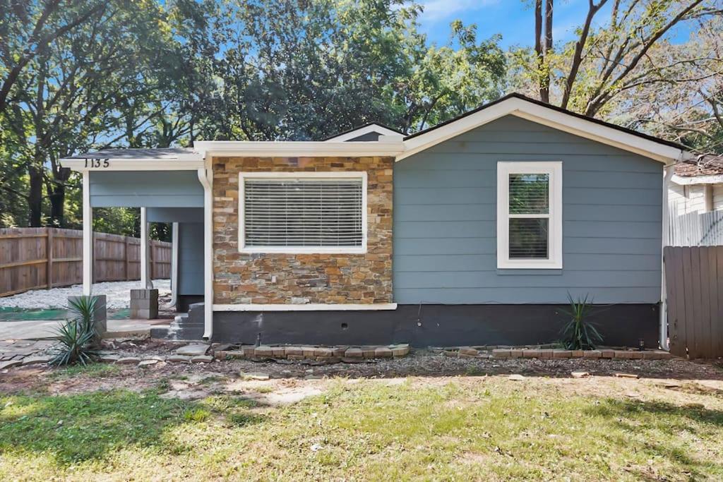 4-Bed 2-Bath Pet Friendly Home in Heart of Atlanta view 3