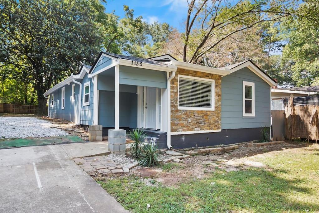 4-Bed 2-Bath Pet Friendly Home in Heart of Atlanta view 2