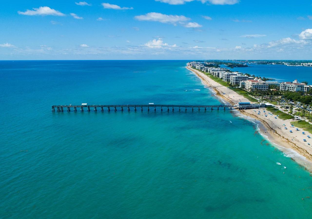 M Lake Worth Beach - Modern Villas Near West Palm Beach, Chic Retro Vibes, King Bed, Cozy Backyard, BBQ, Workspace, High-Speed Internet, Free Parking, 5 Mi view 3
