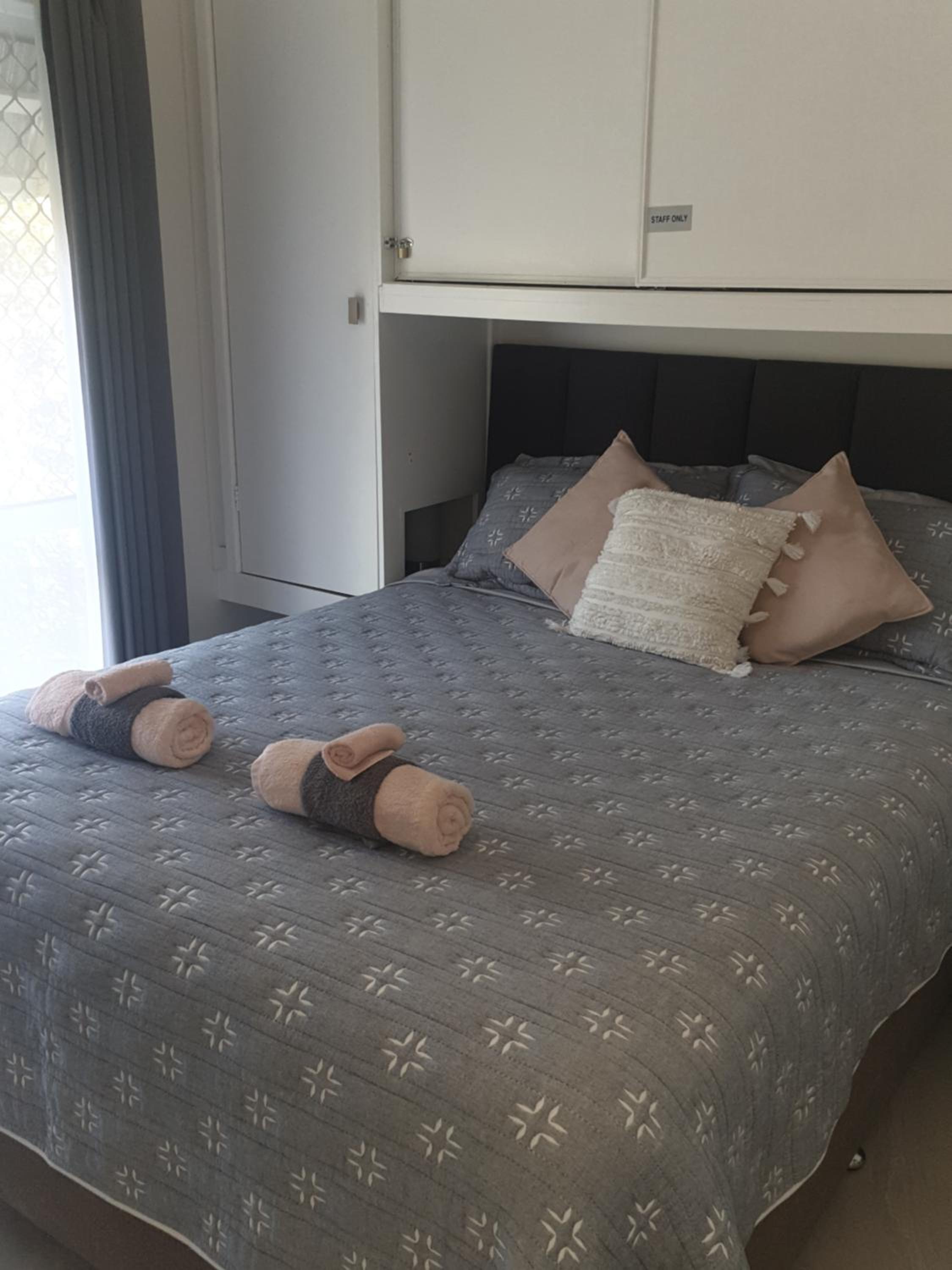 GUESTHOUSE on REGENT BnB- Comfortable & Afforable Accommodation