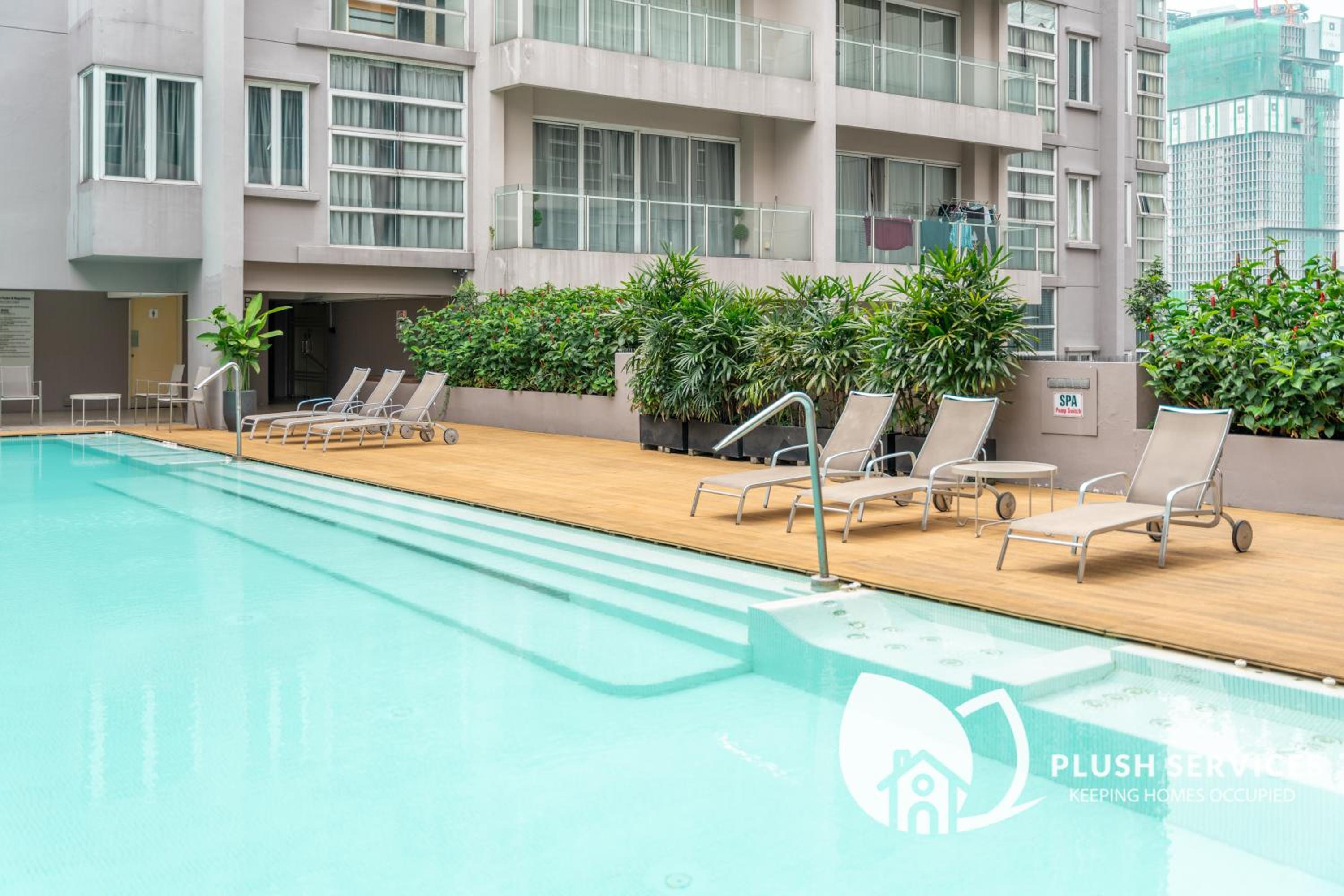 Bintang Goldhill by Plush