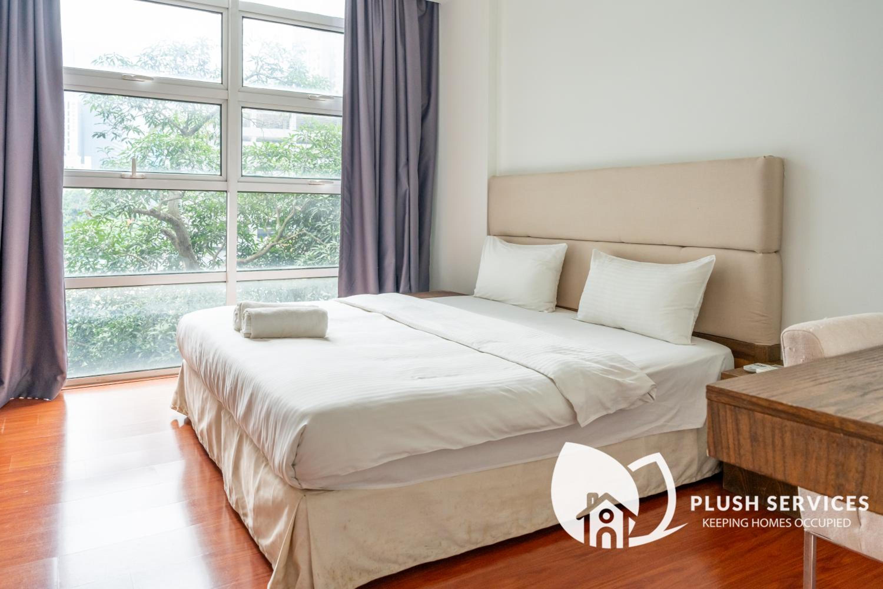 Bintang Goldhill by Plush