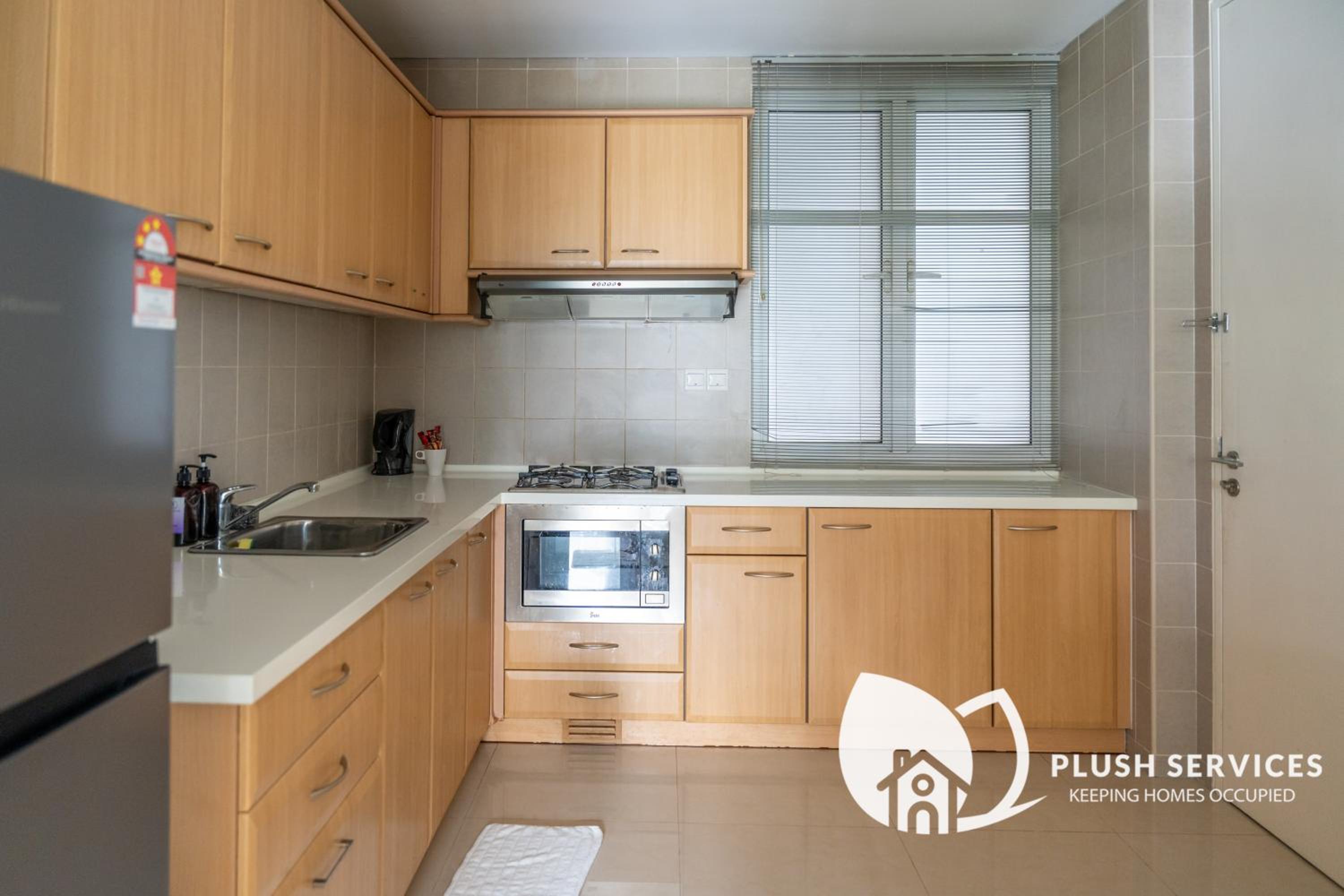 Bintang Goldhill by Plush