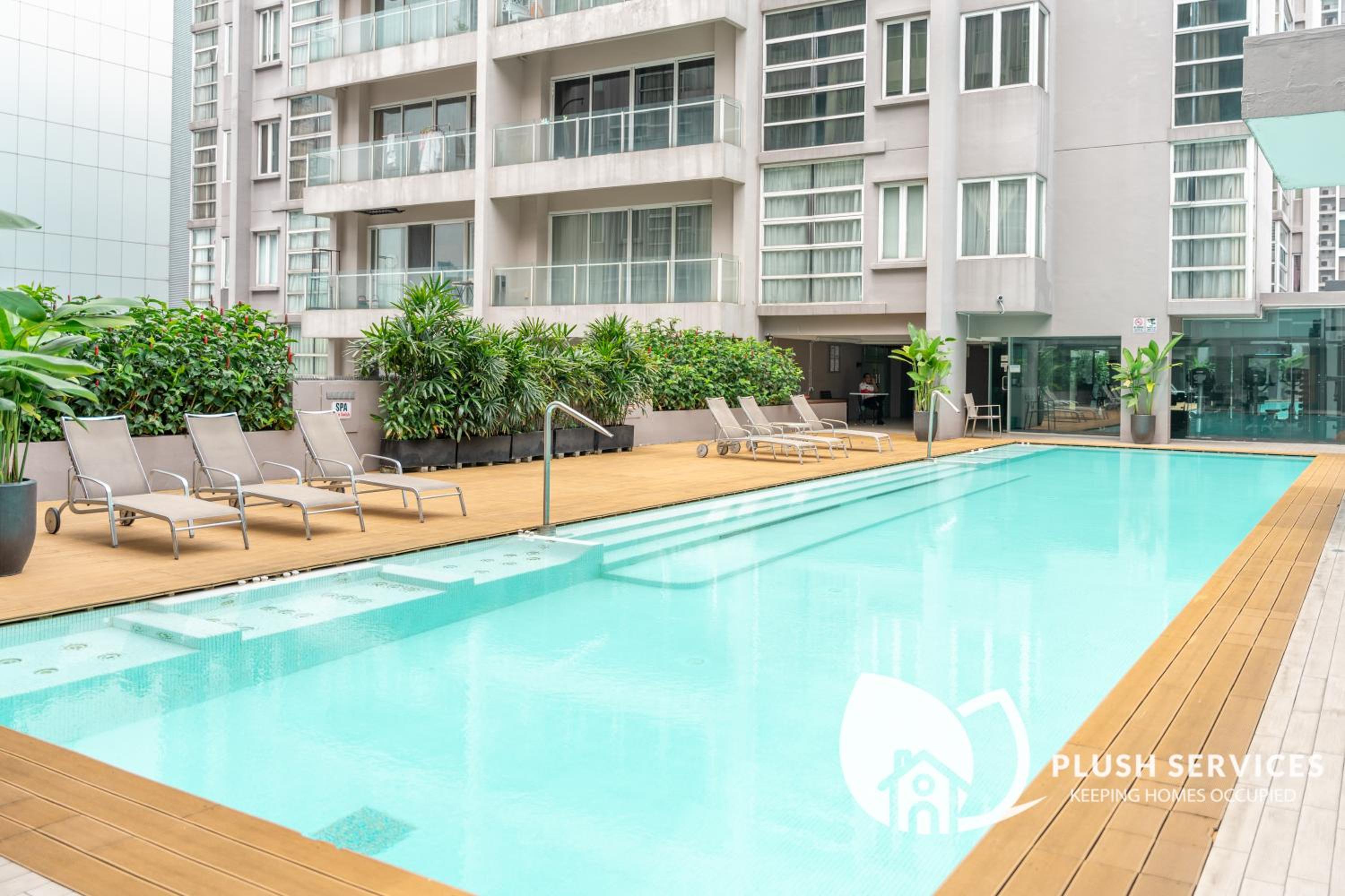 Bintang Goldhill by Plush