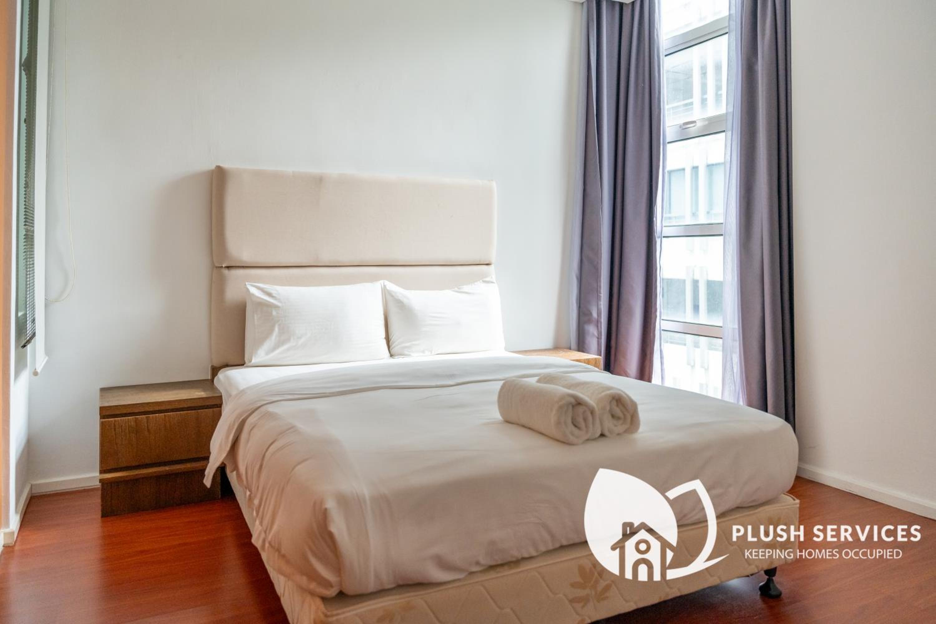 Bintang Goldhill by Plush