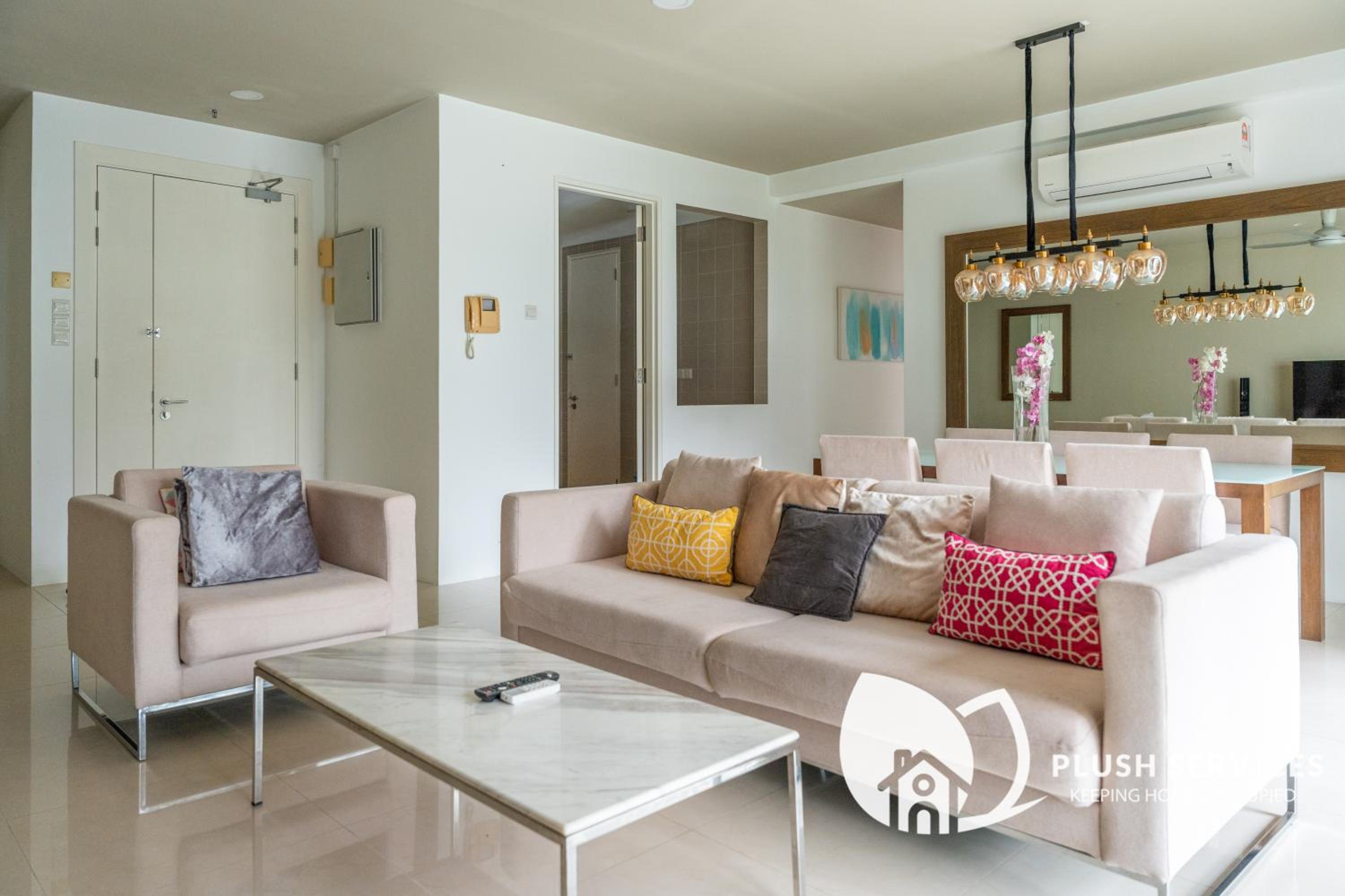 Bintang Goldhill by Plush