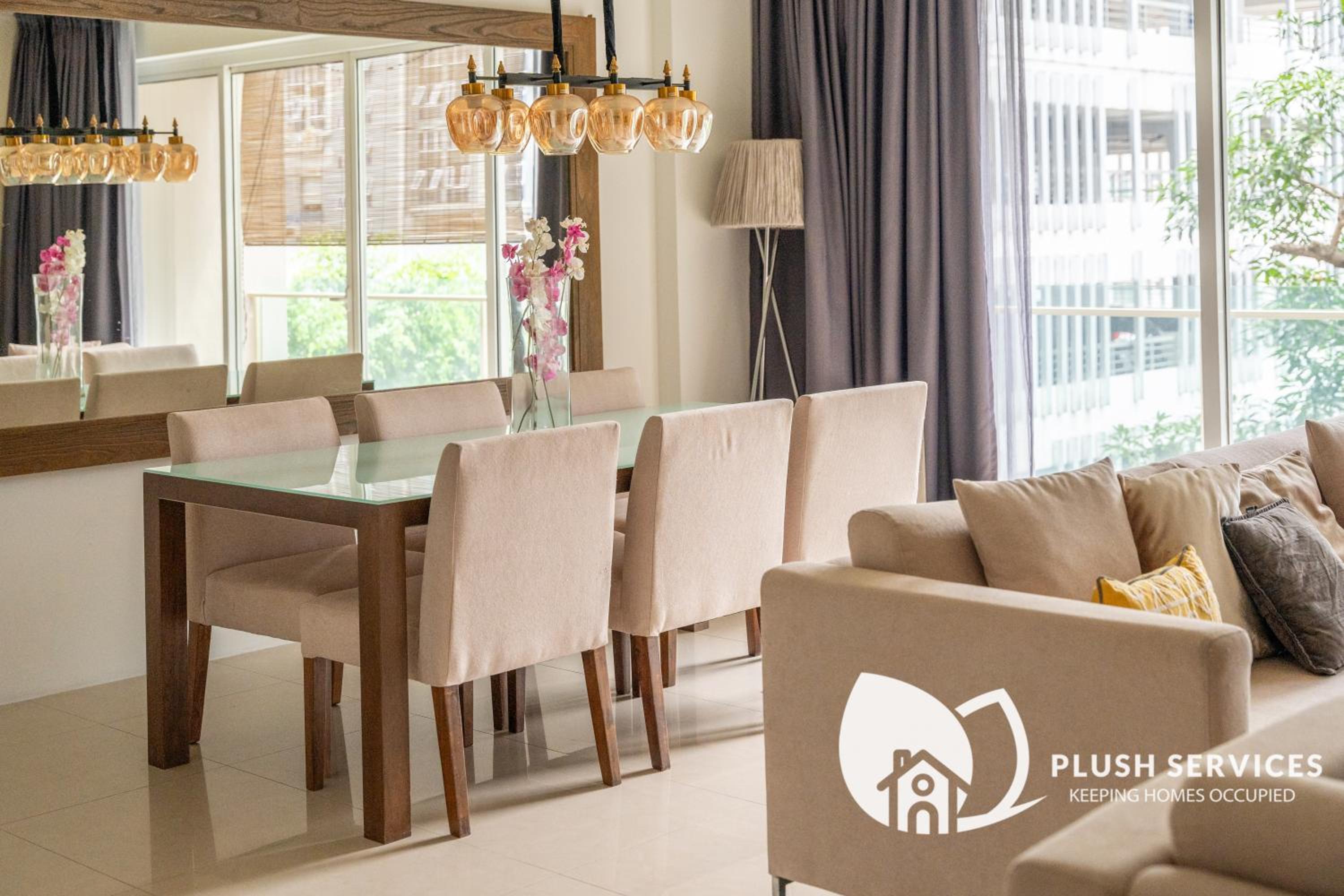 Bintang Goldhill by Plush