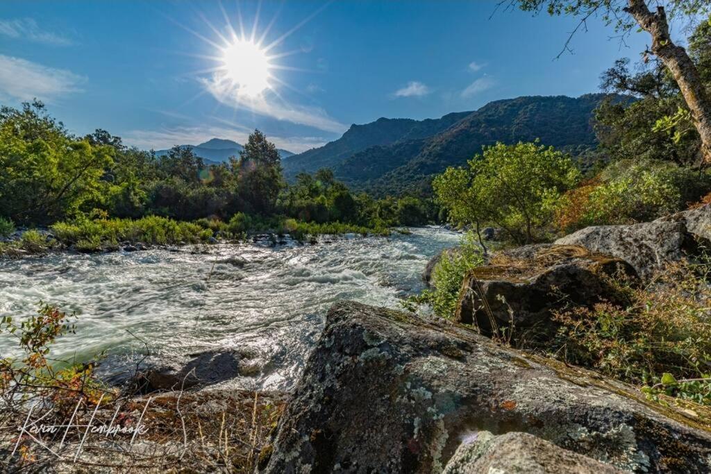 Sierra River House 5 min to Sequoia Park Entrance view 3
