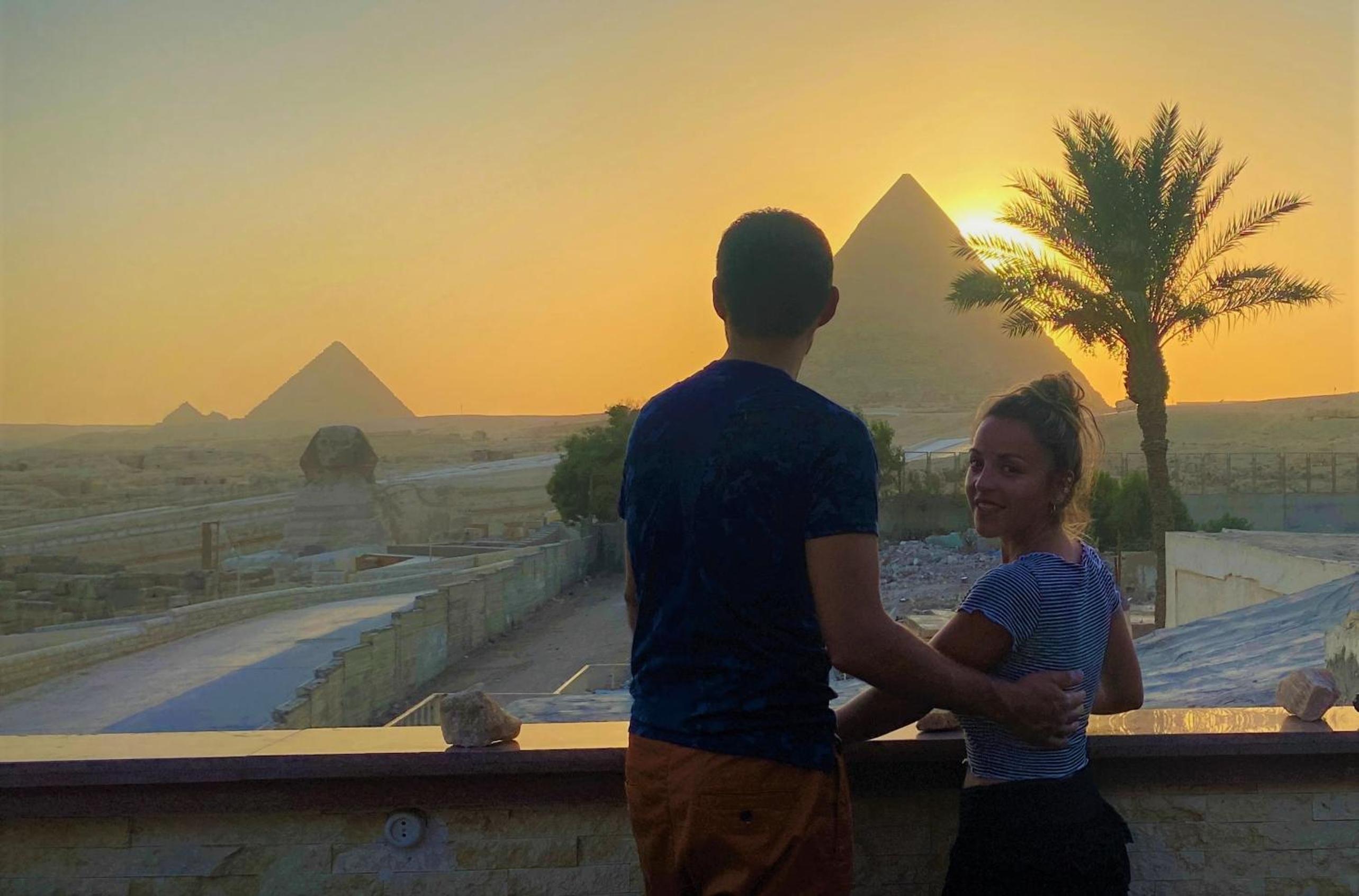 Seven Pyramids View Inn - Rooftop Breakfast