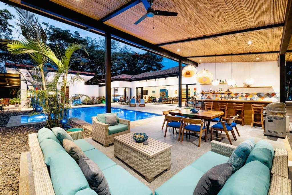 4BDR,pool,chef,secure 5 min to private beach