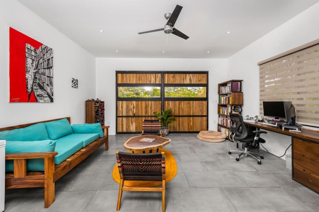4BDR,pool,chef,secure 5 min to private beach
