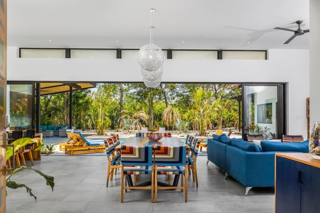 4BDR,pool,chef,secure 5 min to private beach